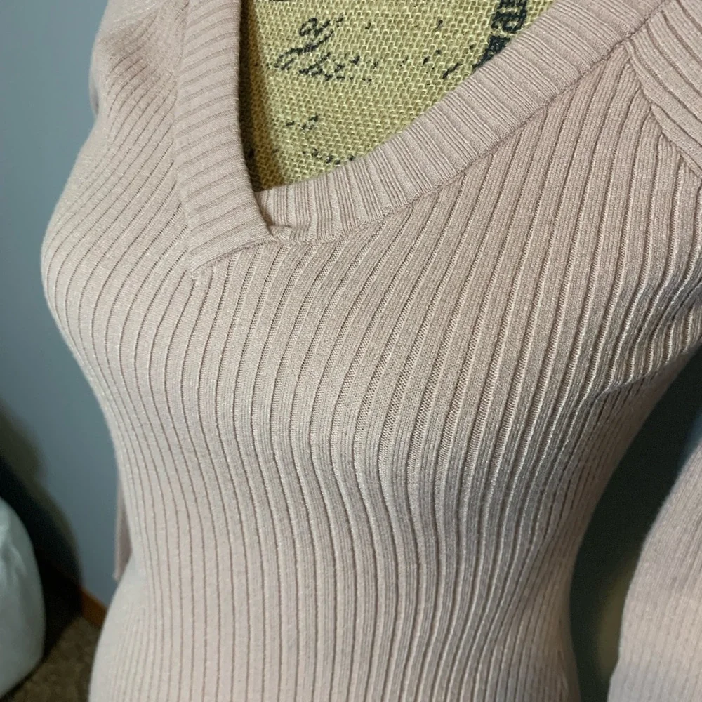 Pink Ribbed V-Neck Sweater - Picture 3 of 7